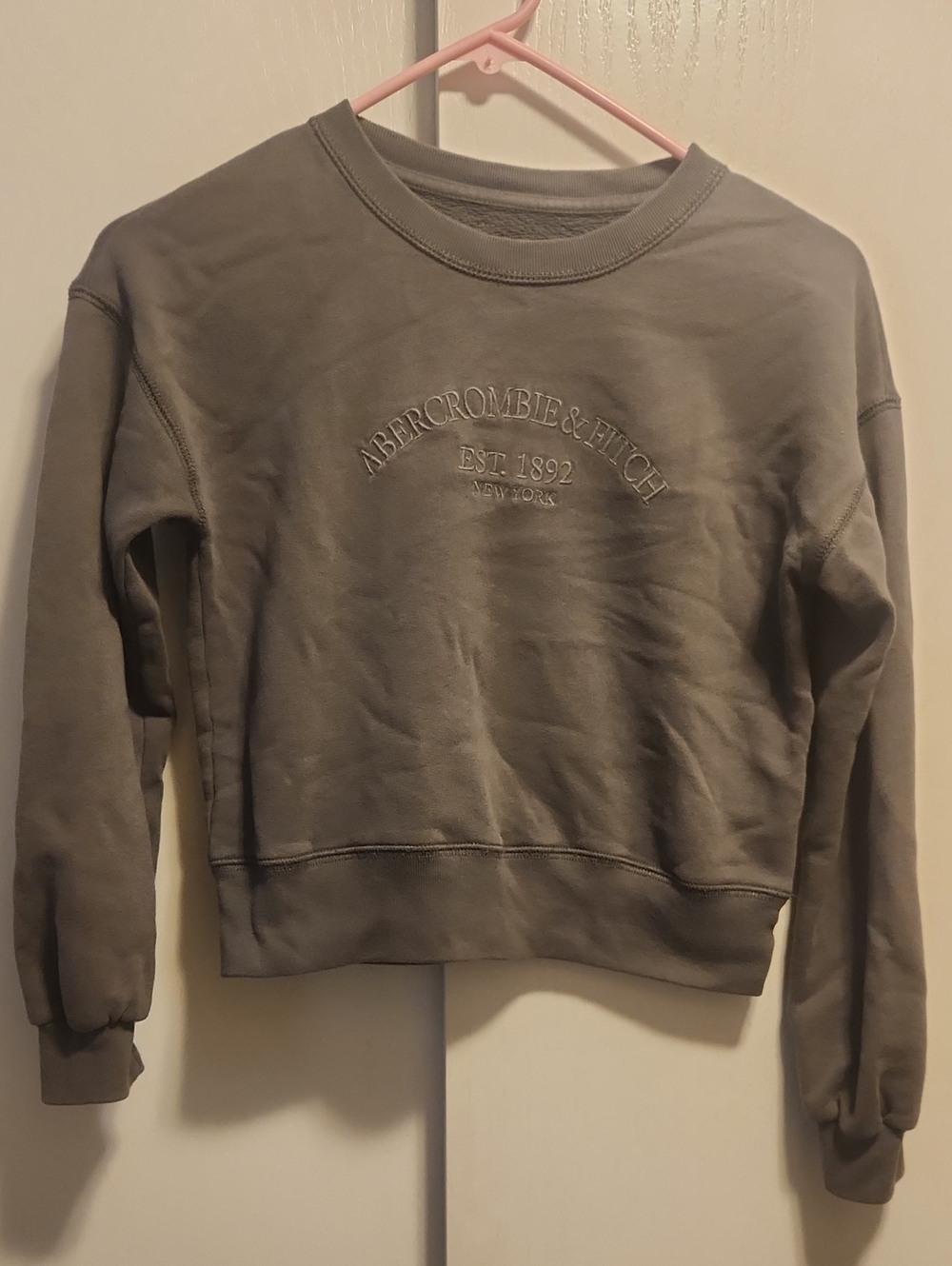 Abercrombie & Fitch Kids Size 9-10 Gray Crewneck Sweatshirt